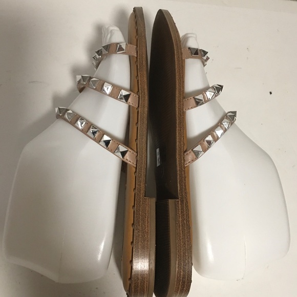 Steve Madden Sandals Flats Lodell Silver Sz 7 Spikes Like New worn once - Picture 4 of 9